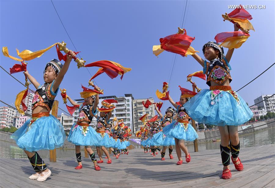 #CHINA-HUBEI-ENSHI-INTANGIBLE CULTURAL HERITAGE-BELL DANCE (CN)